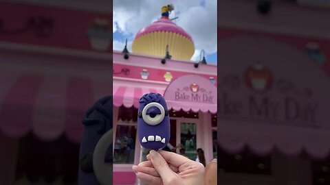 Bake My Day Purple Minion cake pop is PB&J 💜🤎 #uoap #universalorlando #shorts