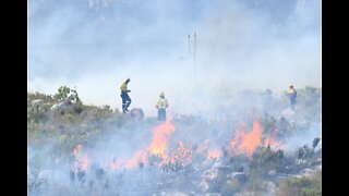 WATCH: Firefighters battle to douse blaze in Kleinmond