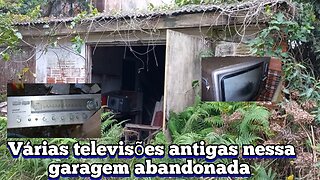 restou apenas a garagem abandonada com várias televisões antigas, a casa já desmoronou