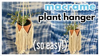 Easy Macrame Plant Hanger with Fringe // DIY Tutorial
