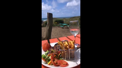 beach dates are my favourite dates 🍹🏝️☀️