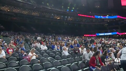 KU fans flock Superdome to cheer on Jayhawks during open practice