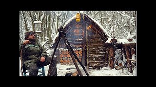 2 Day WINTER Camp - Bushcraft shelter - Meat in the snow - Heavy Snowfall
