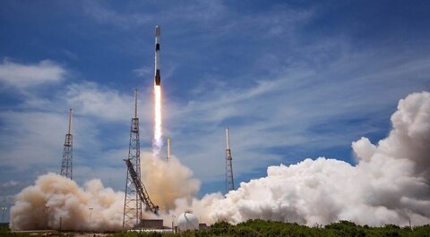 Space-X Five returns to space from Kennedy Space Center