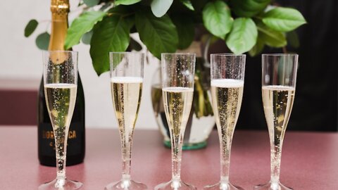 Champagne Alternatives To Spruce Up New Year's Eve