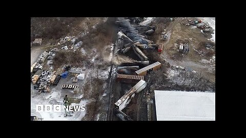 Ohio train crash leaves small town of East Palestine fearful of toxic fumes – BBC News