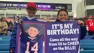 Bills' Stefon Diggs throws touchdown to 11-year-old before Sunday's game