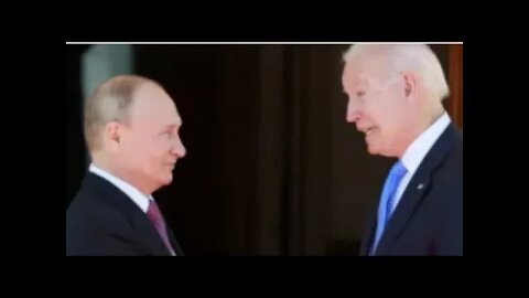 A jornalistas, Biden chama Putin de criminoso de guerra