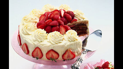 Strawberry cake with lots of cream