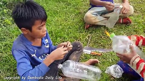 Wow!! Smart Children Catch Tree Snake Using Bottle Trap - How To Catch Tree Snake With Trap (Part 3)