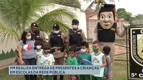 Polícia Militar realiza entrega de presentes a crianças em escolas da rede pública