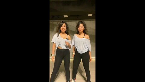 twins dancing