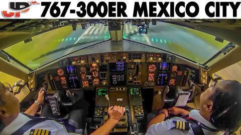Bad Weather landing in Mexico City | Cockpit BOEING 767-300ER