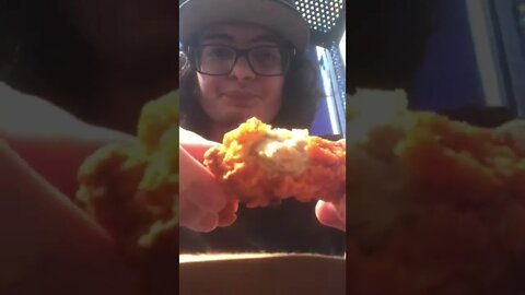 Buffalo wings from 7-Eleven! (review) #shorts