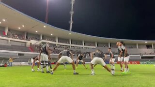 Vasco se aquecendo para enfrentar o CSA no Rei Pelé