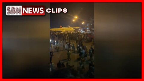 Thousands of Civilians Storm the Tarmac of Kabul Airport in Afghanistan For Evacuation Flight - 3054