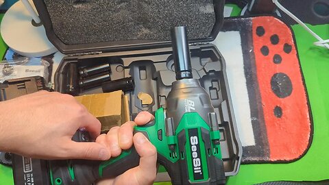 Seesii 1000Nm(738ft-lbs) High Torque Cordless Impact Wrench, 1/2 Brushless Battery Impact Gun