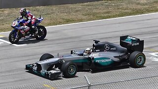 LEWIS HAMILTON F1 CAR vs YAMAHA R1M SUPERBIKE!!