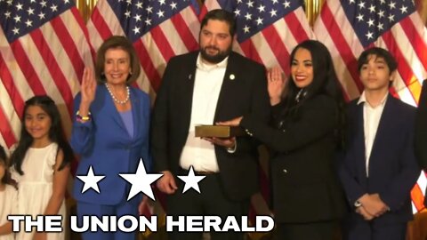 Speaker Pelosi Swears-In Rep. Mayra Flores