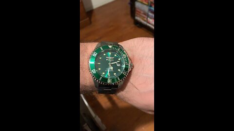 Invicta 47mm Automatic Japanese Seiko movement watch! Invicta’s Hulk version of the Rolex! Must OWN!