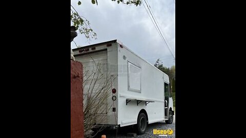 20' Diesel Freightliner Utilimaster Food Vending Truck with 2022 Kitchen for Sale in North Carolina