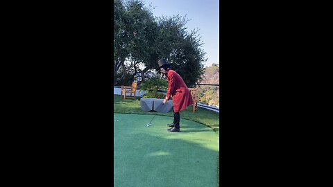 Willy Wonka and Pennywise play Mini Golf!