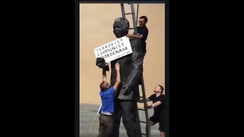 Dutch Group Hang Label on Mandela Statue in Netherlands Calling Him: Murderer, Terrorist & Communist