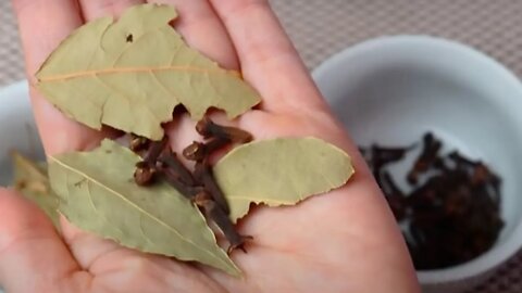 Bay Leaf & Clove Tea Recipe To Fight Joint Pain and Inflammation