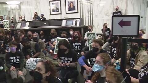 Protesters Call For Ceasefire At Oakland Federal Building