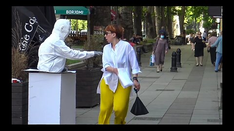 Statue Girls pranks (Watch the video and enjoy)