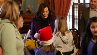 EXCLUSIVE: Gov Whitmer meets school kids on capitol tour