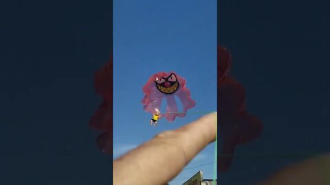 Kite Parasail paraquedinha com bonequinho pipa.