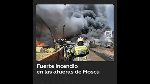 Almacenes de materiales de construcción se incendian en la provincia de Moscú