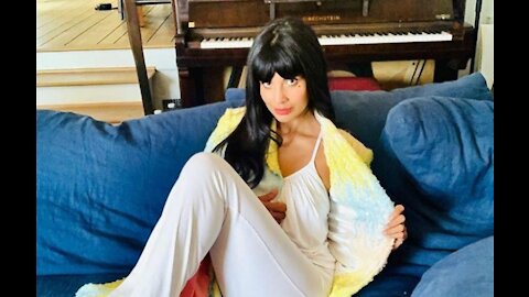 Jameela Jamil embraced wearing no bra to the Emmy Awards