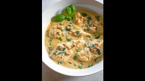 Keto One-Pan Creamy Chicken and Spinach