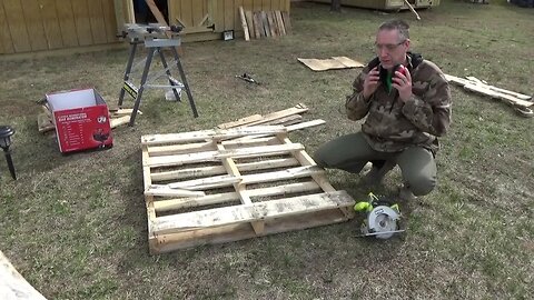 Making Pallet Wood Paneling In My Off Grid Work Shop