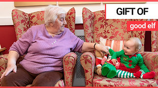 Adorable 'little elves' visit OAPs for Christmas to help get them into the festive spirit