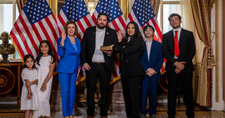 Nancy Pelosi Appears To Elbow Mayra Flores’ Daughter During Swearing-In Ceremony