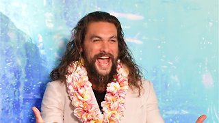 'Aquaman' Star Jason Momoa Shaves Off His Beard