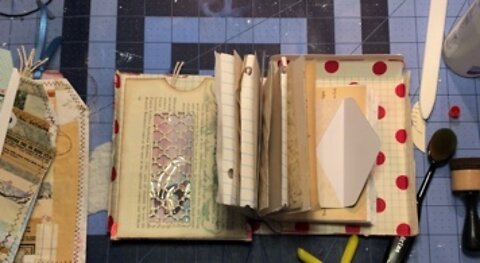 Episode 163 - Junk Journal with Daffodils Galleria - A Book from a Box! - Pt 4