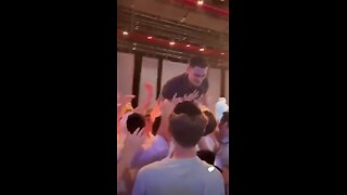 BEN SHAPIRO CROWD SURFING 🏄🏿‍♂️