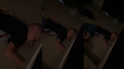 👶🏼 Child sleeping on The floor 👶🏼 lol