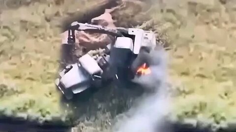 footage of Ukraine Drone targets Russian soldiers fleeing from the trench