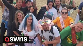 Couple propose to each other at the SAME TIME at Glastonbury