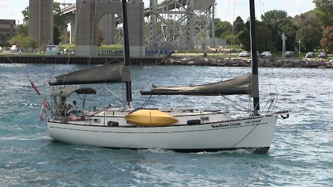 SOUTHERN CROSS Sailboat Light Cruise Under Bluewater Bridges In Great Lakes