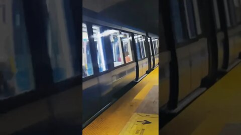 Très chic métro #viralvideo #montreal #traintravel #montrealtourism