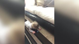Tot Girl Tries To Convince Siri That Her Father’s Name Is Daddy