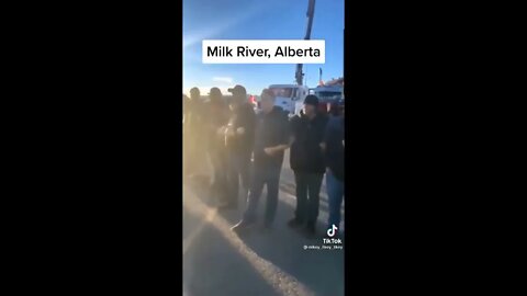 Canadian Protesters Form Human Chain To Block Police