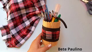 LATA DECORADA COM PALITO E EVA/ PENCILHOLDER