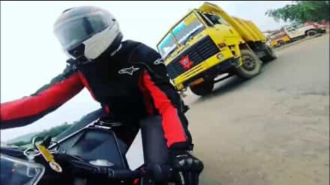 Biker's amazing reflexes avoid serious accident